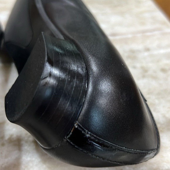 Talbots Leather Flats.  Black with patent leather accent.  Size 9 - Picture 10 of 11